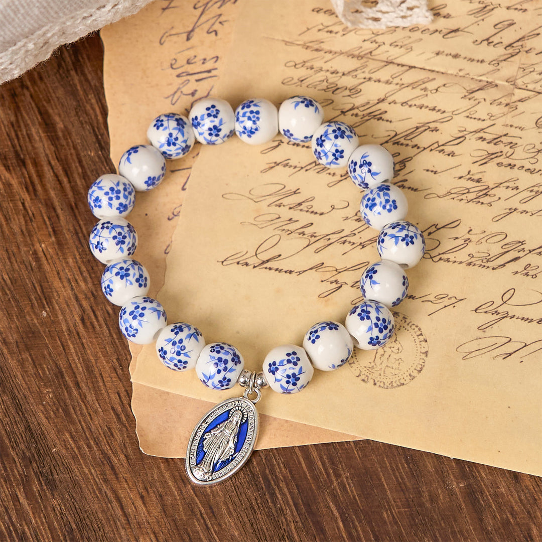 Christianartworkshop Bracciale floreale con perline blu e bianche e medaglia miracolosa - image 3