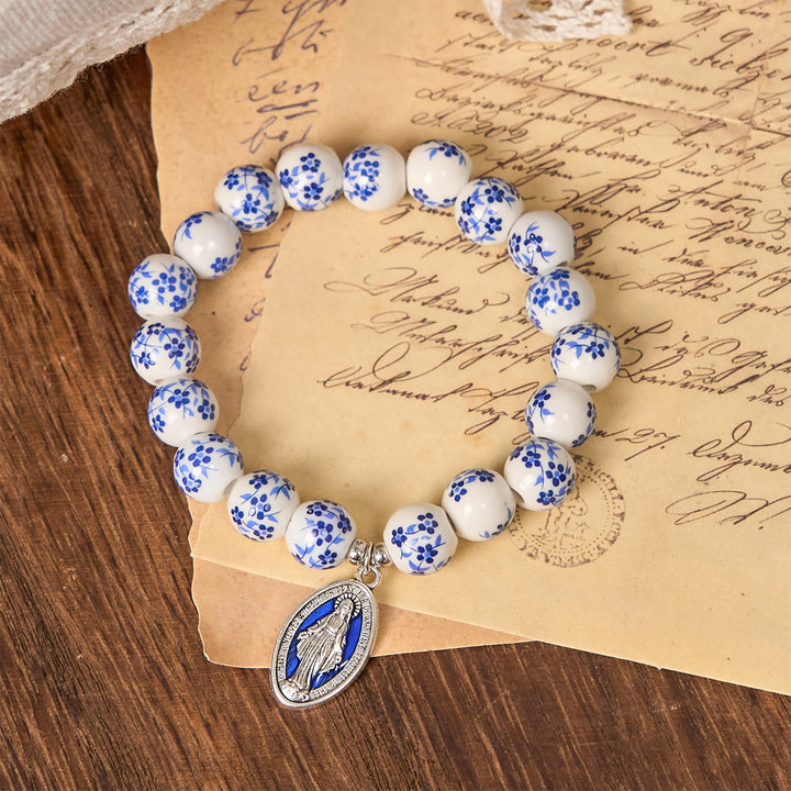 Christianartworkshop Bracciale floreale con perline blu e bianche e medaglia miracolosa - image 3