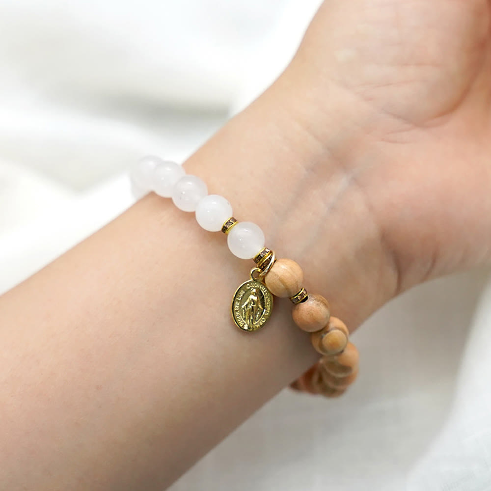 Braccialetti con perle di agata rossa e calcedonio bianco con ciondolo della Madonna Christianartworkshop : un segno di devozione - image 8