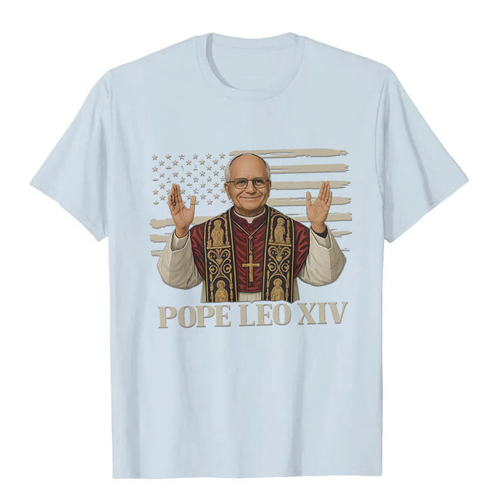 Christianartworkshop Papa Leone XIV con stile patriottico T-shirt unisex - Azzurro chiaro - 2XL - image 6
