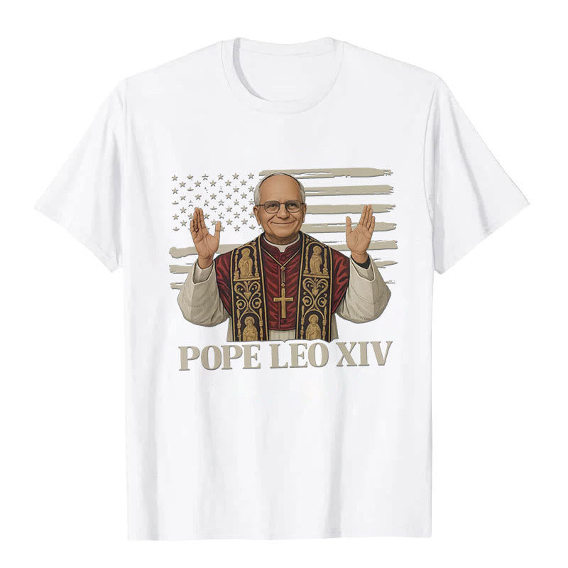 Christianartworkshop Papa Leone XIV con stile patriottico T-shirt unisex - Bianco - 2XL - image 2
