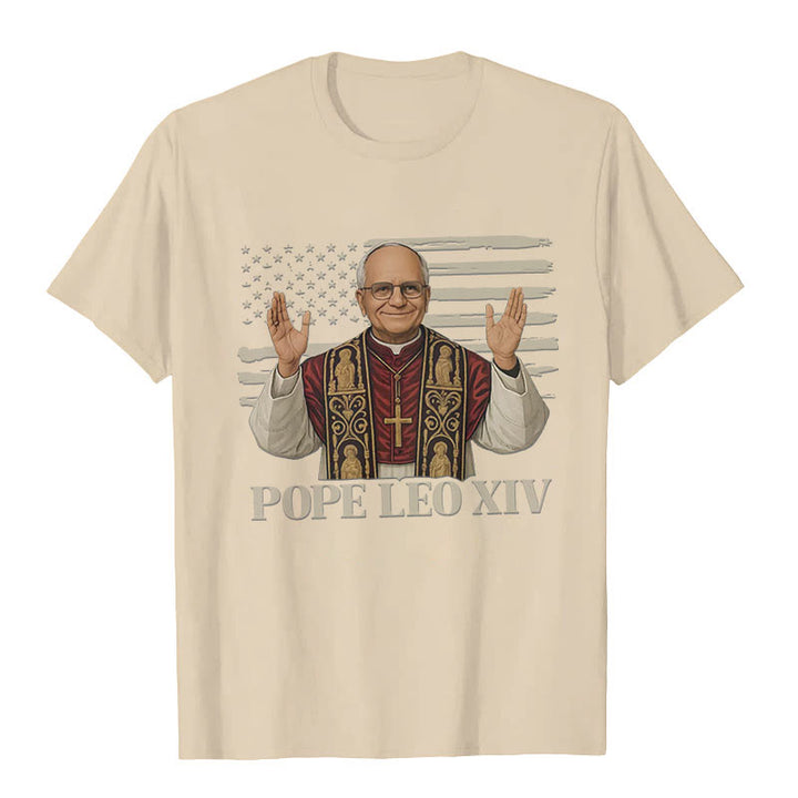 Christianartworkshop Papa Leone XIV con stile patriottico T-shirt unisex - Beige - 2XL - image 5
