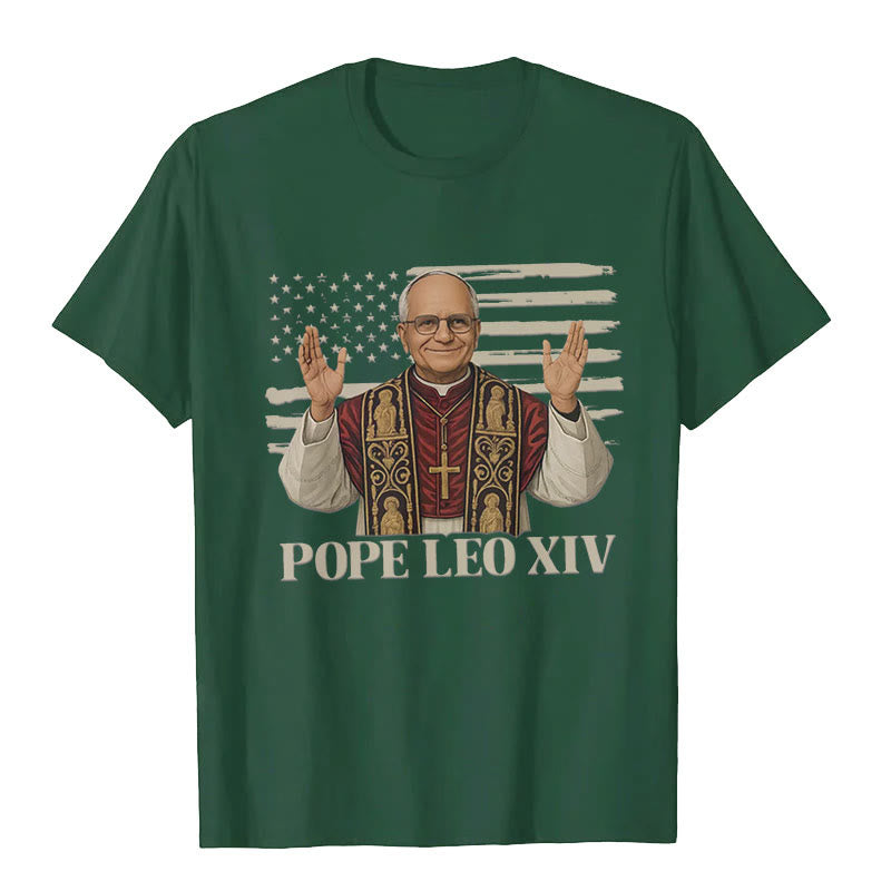 Christianartworkshop Papa Leone XIV con stile patriottico T-shirt unisex - Verde scuro - 2XL - image 3
