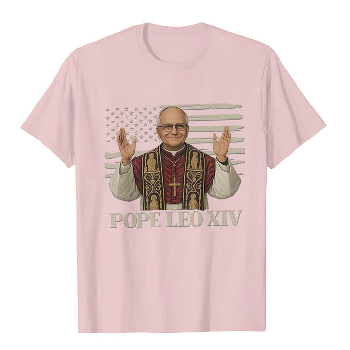 Christianartworkshop Papa Leone XIV con stile patriottico T-shirt unisex - Rosa chiaro - 2XL - image 9