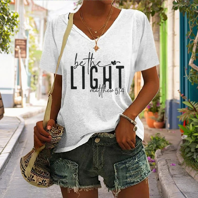 Christianartworkshop Maglietta da donna con scollo a V e stampa Be The Light Faith - Bianco - 4XL - image 3