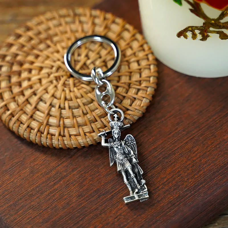 Christianartworkshop Relief - Portachiavi in ​​argento scolpito raffigurante San Michele Arcangelo: grazioso segno per scacciare gli spiriti maligni - image 5