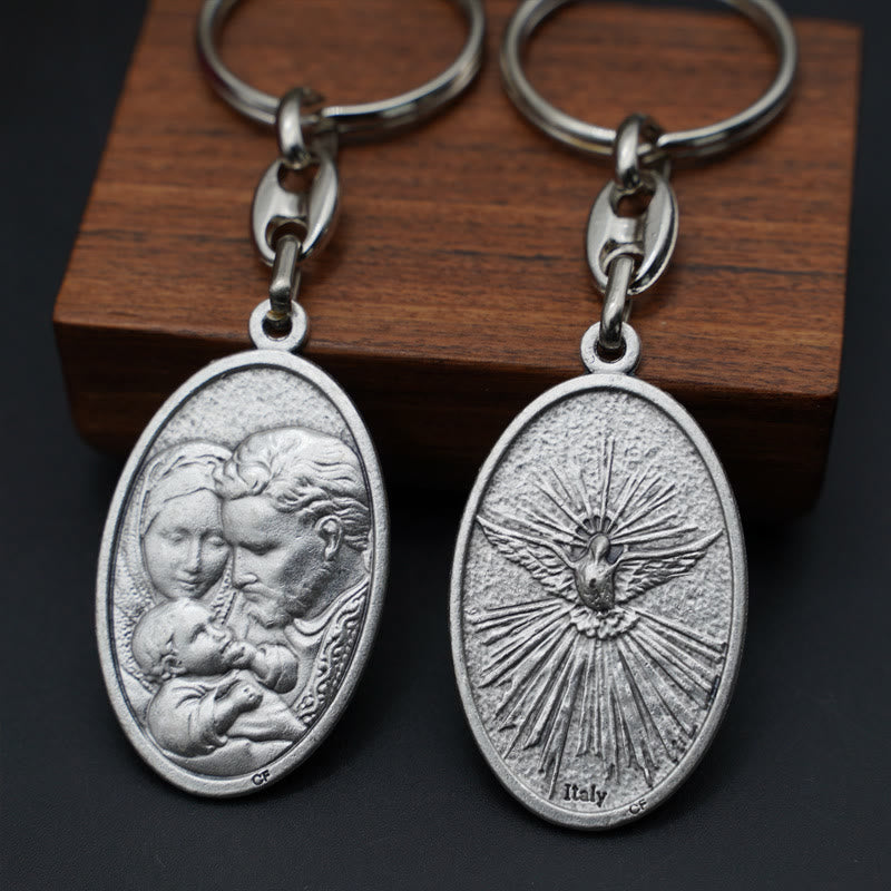 Portachiavi con ciondolo della Sacra Famiglia e dello Spirito Santo, realizzato artigianalmente in stile retrò Christianartworkshop : simbolo splendente di unità familiare - image 1