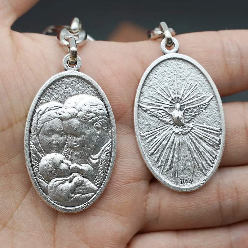 Portachiavi con ciondolo della Sacra Famiglia e dello Spirito Santo, realizzato artigianalmente in stile retrò Christianartworkshop : simbolo splendente di unità familiare - image 3