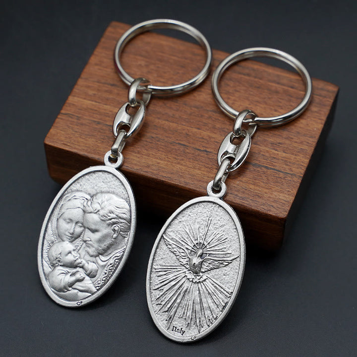 Portachiavi con ciondolo della Sacra Famiglia e dello Spirito Santo, realizzato artigianalmente in stile retrò Christianartworkshop : simbolo splendente di unità familiare - Sacra Famiglia e Spirito Santo - image 0