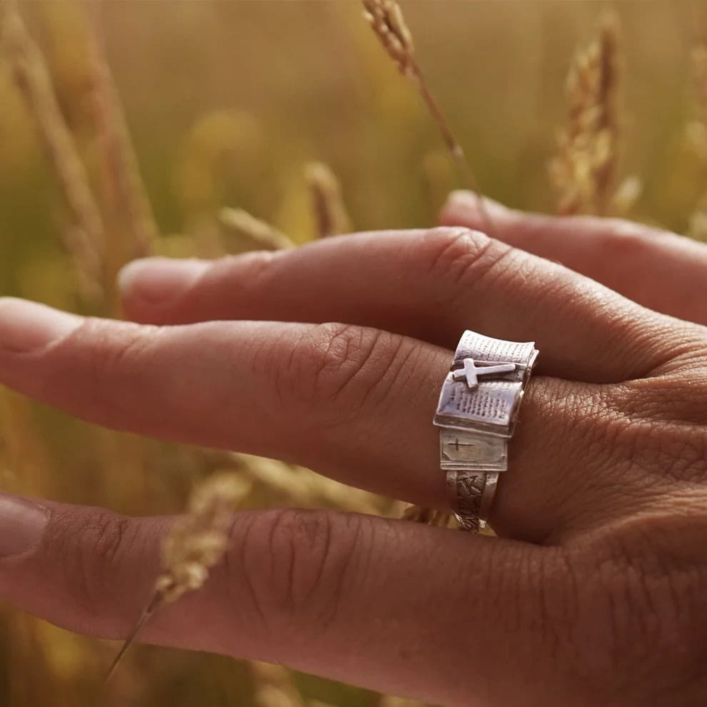 Christianartworkshop Anello della Bibbia con Croce: Un Sacro Compagno di Fede - image 2