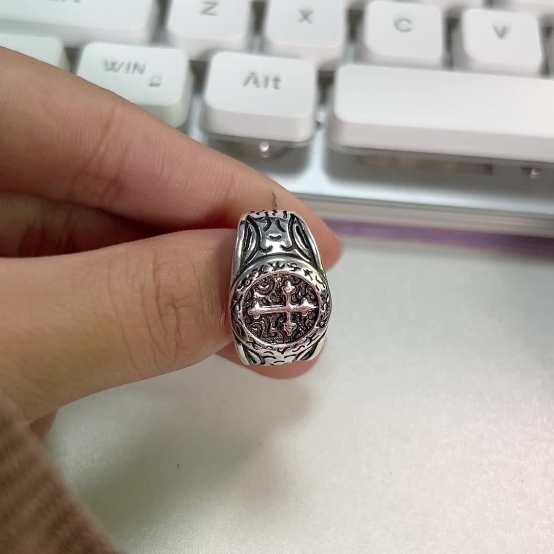 Christianartworkshop Anello classico in argento 925 con croce e motivi ornamentali: reliquia della fede fatta a mano - image 5