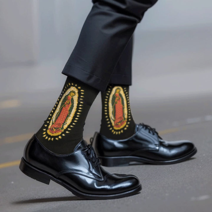 Calzini unisex religiosi Christianartworkshop con la Vergine nera di Guadalupe: design retrò, stile di fede esclusivo - Taglia unica (EU 36-46 / US 4-13) - 10 paia - image 0
