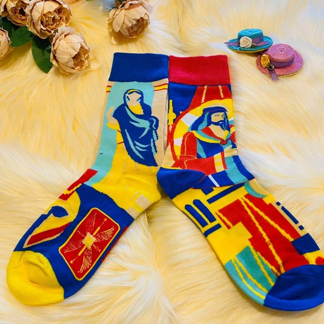 Calzini unisex colorati con la Vergine Maria, arte religiosa Christianartworkshop : design retrò, stile di fede esclusivo - Taglia unica (EU 36-46 / US 4-13) - 10 paia - image 0