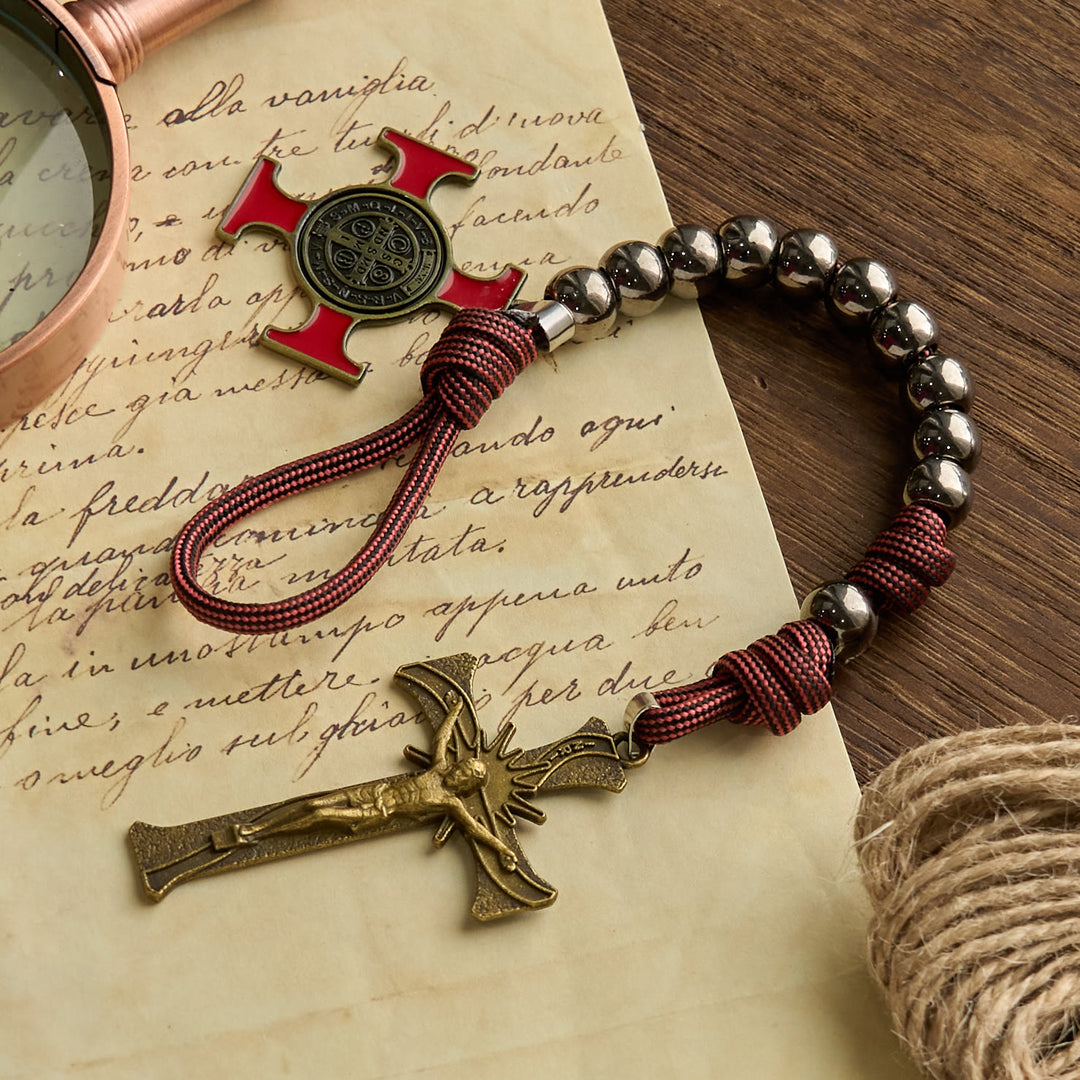 Christianartworkshop Elegante rosario tascabile portatile con medaglia dorata di San Benedetto e crocifisso: porta la protezione divina ovunque - San Benedetto e Crocifisso - image 0