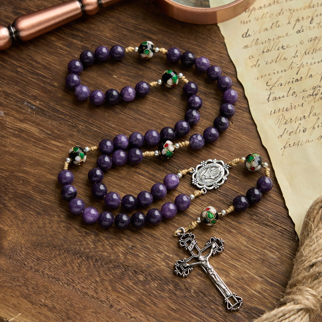 Christianartworkshop Rosario in agata viola e perle cloisonné con medaglia della Vergine Maria e crocifisso: senti la devozione della grazia - image 1