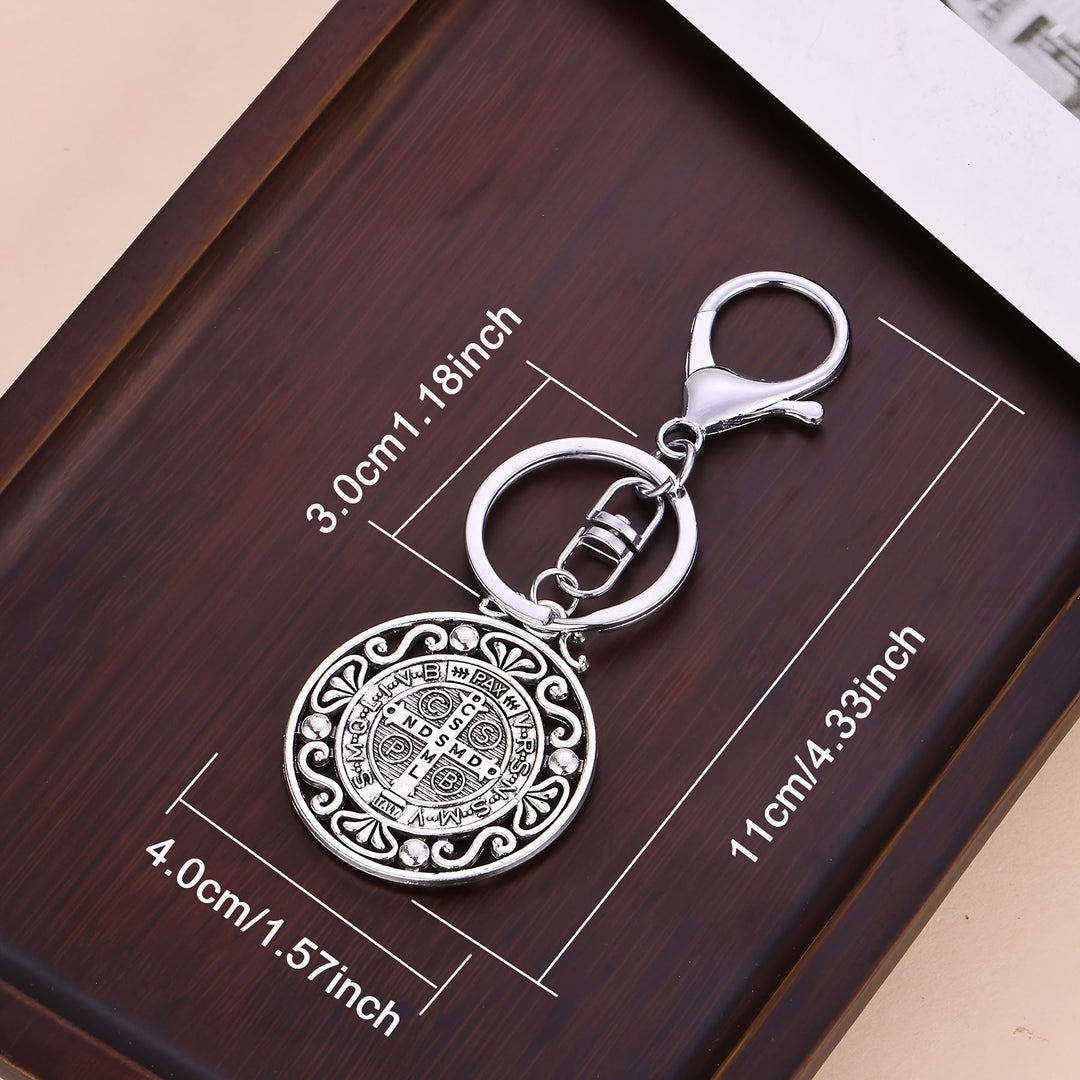 Portachiavi artigianale in argento di San Benedetto con motivo traforato Christianartworkshop : segno nostalgico del fedele guardiano - image 4