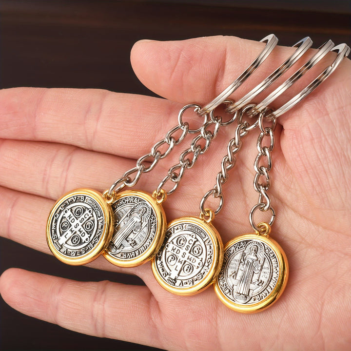 Portachiavi classico di San Benedetto con bordi dorati e motivi intricati Christianartworkshop : simbolo senza tempo di devozione spirituale - image 1