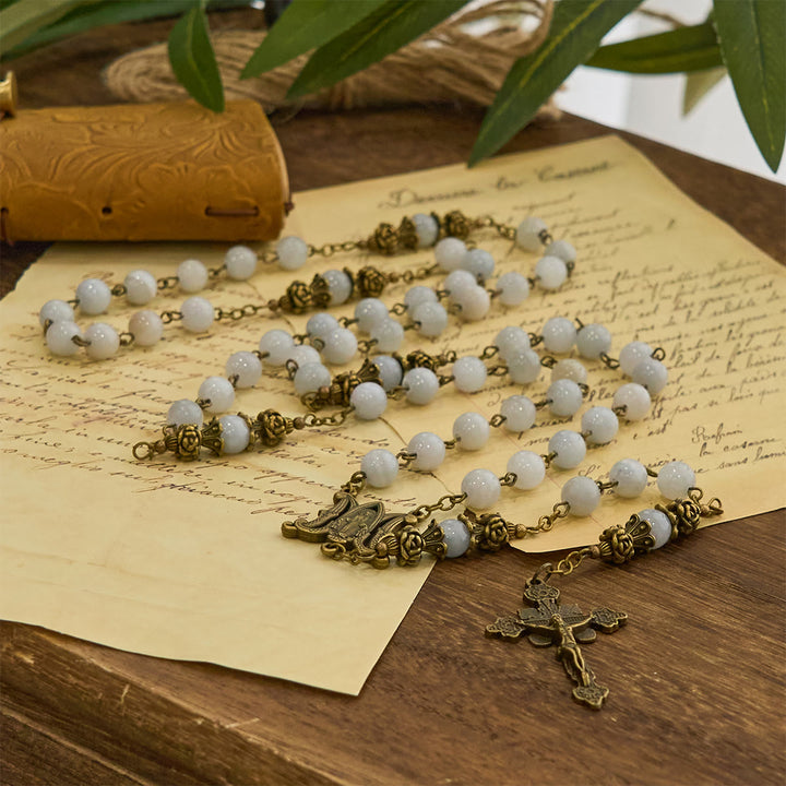 Rosario Christianartworkshop con perle di giada azzurra e ottone - Accenti tonali: il tuo percorso verso la comunione divina - image 3