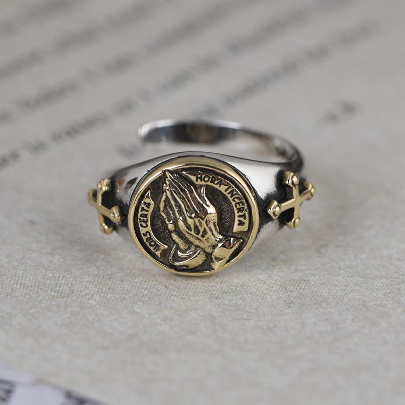 Anello in argento sterling 925 con intricate mani in preghiera in stile vintage Christianartworkshop - image 1