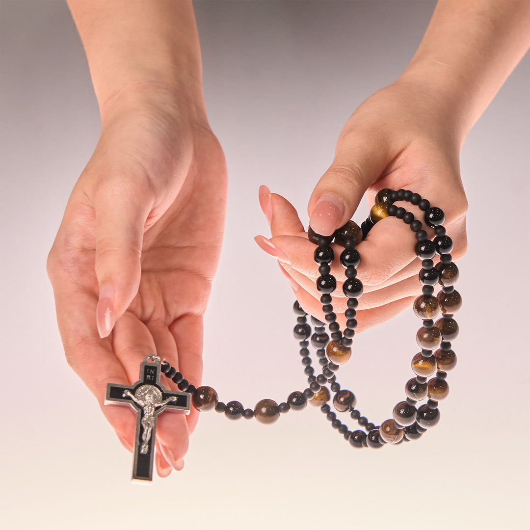 Rosario con perline in pietra occhio di tigre da 10 mm Christianartworkshop e crocifisso in smalto nero: abbraccia la sacralità terrena - image 8