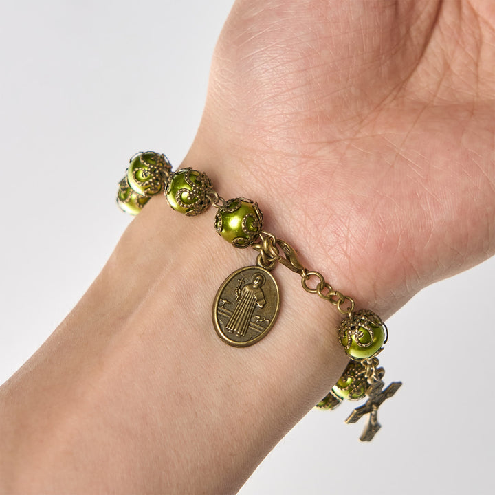Perline verdigris opache Christianartworkshop con medaglia di San Benedetto in bronzo e bracciale con crocifisso: trova la pace nella sottile sacralità - image 7