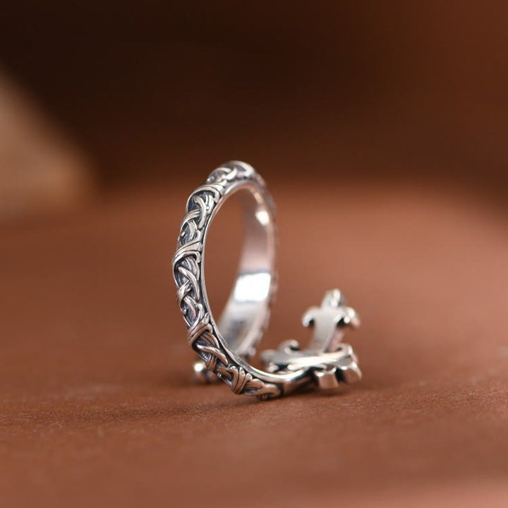 Christianartworkshop Anello retrò in argento 925 con croce e delicate incisioni a forma di vite: pura espressione di fede - image 4