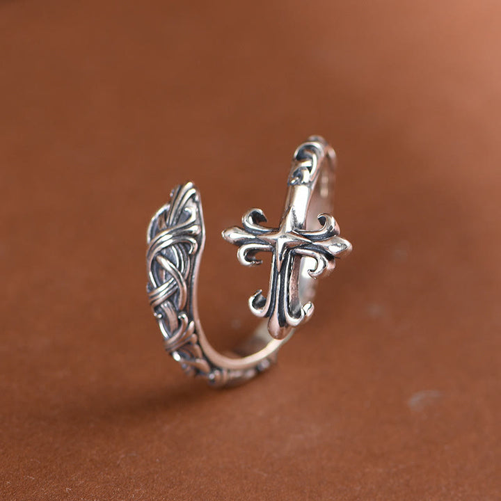Christianartworkshop Anello retrò in argento 925 con croce e delicate incisioni a forma di vite: pura espressione di fede - image 2