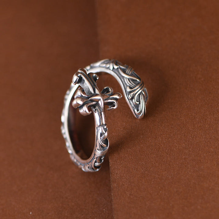 Christianartworkshop Anello retrò in argento 925 con croce e delicate incisioni a forma di vite: pura espressione di fede - image 3