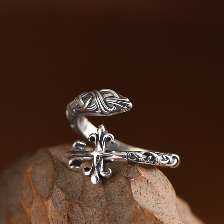 Christianartworkshop Anello retrò in argento 925 con croce e delicate incisioni a forma di vite: pura espressione di fede - image 1