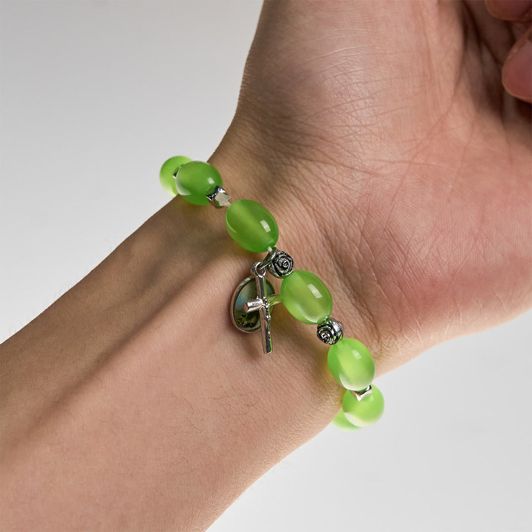 Christianartworkshop Ciondolo con San Giuda e Crocifisso, perline verdi trasparenti, bracciale rosa - image 4