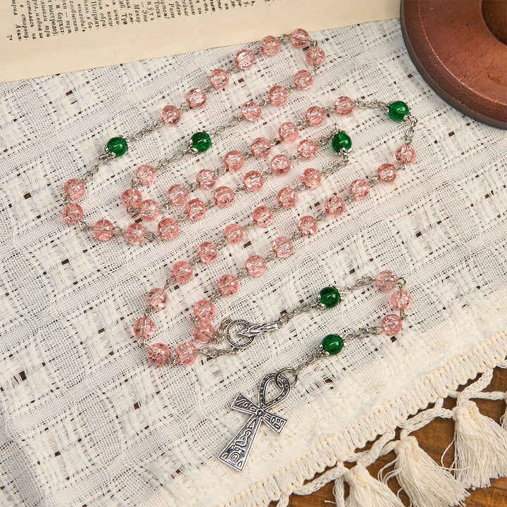 Rosario in lega con perline di vetro rosa scintillanti trasparenti di Christianartworkshop con la Madonna e la croce Ankh - image 2