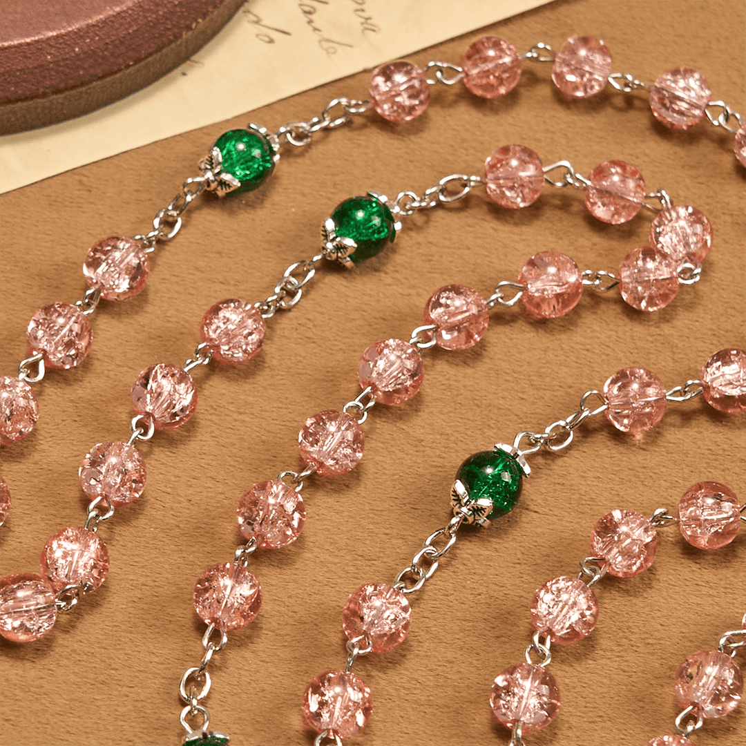 Rosario in lega con perline di vetro rosa scintillanti trasparenti di Christianartworkshop con la Madonna e la croce Ankh - image 5