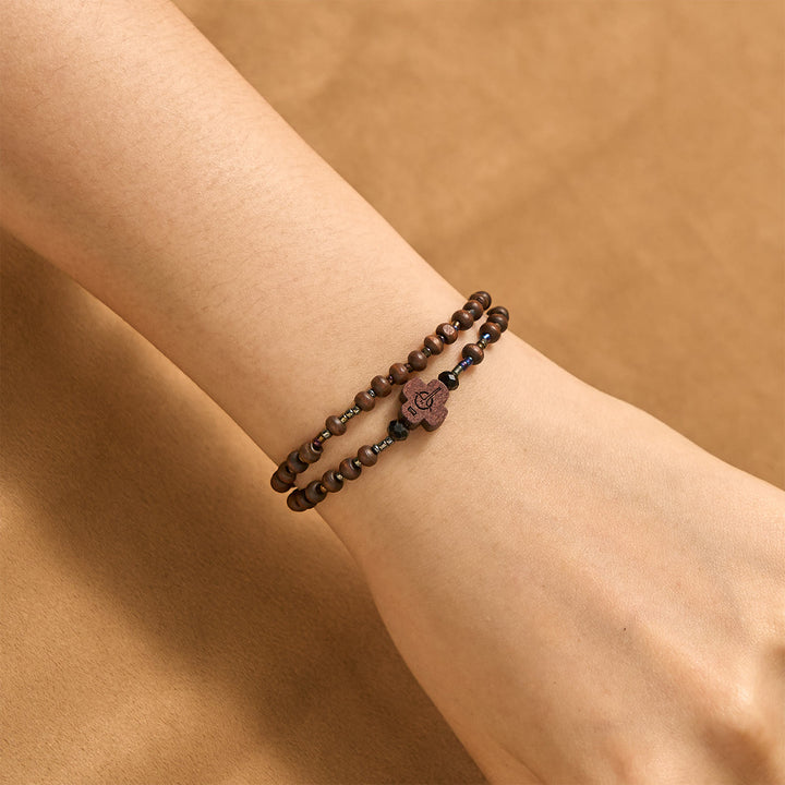 Christianartworkshop Braccialetto classico con perline di legno e croce: emblema senza tempo di fede discreta - image 4