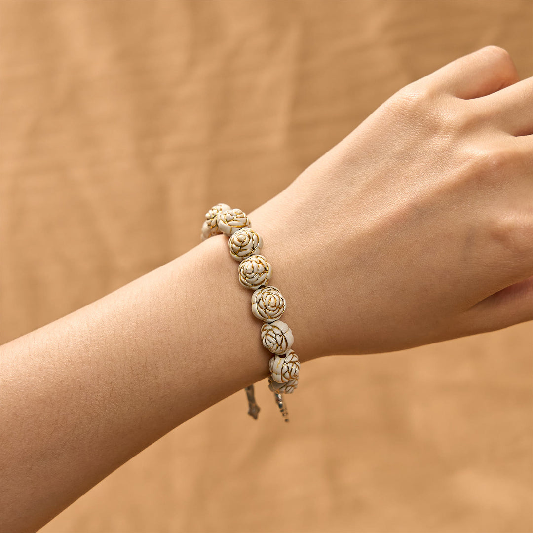 Bracciale rosario con perline di rosa bianca da 10 mm scolpite artisticamente Christianartworkshop con crocifisso - image 8