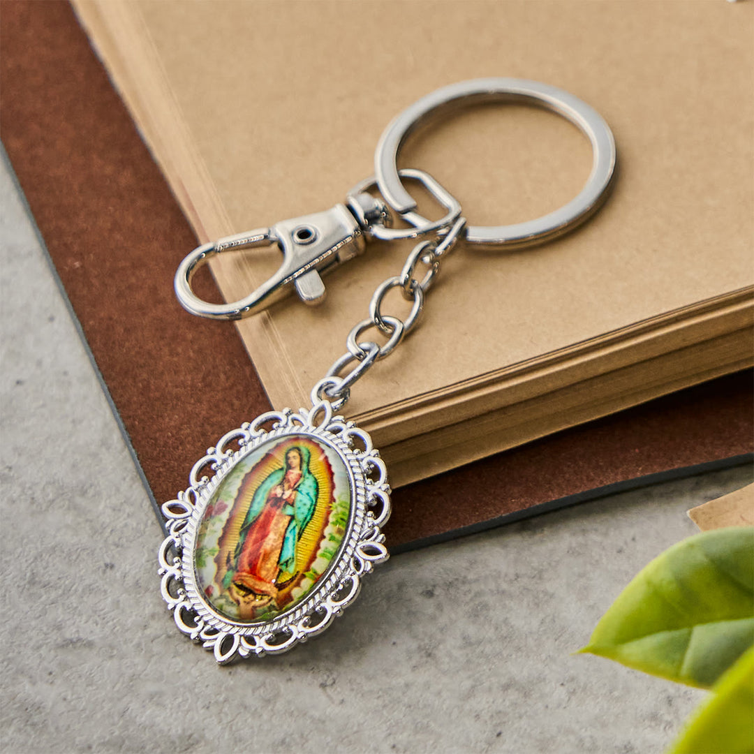 Portachiavi con medaglia della Madonna Christianartworkshop con motivi di colombe e fiori: ideale come regalo per il battesimo - Fiore incorniciato - image 4