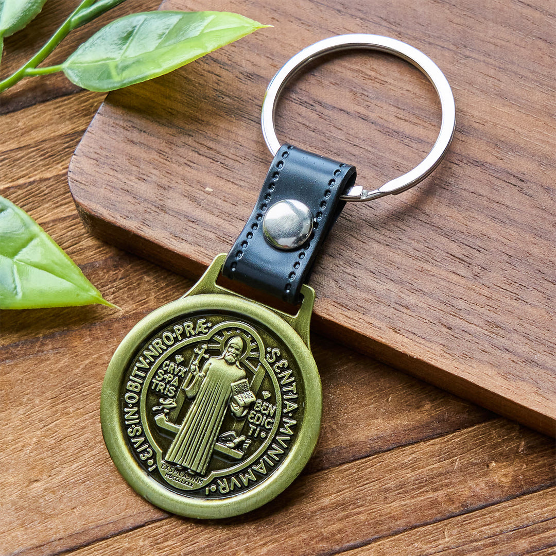 Christianartworkshop Portachiavi di San Benedetto in argento e ottone anticato in stile vintage: gettoni tascabili - Ottone antico - image 0