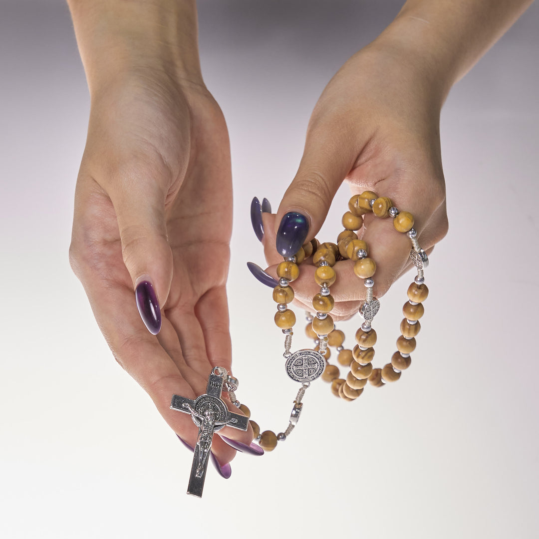 Christianartworkshop Ciondolo di San Benedetto e crocifisso INRI con perline di legno marrone da 8 mm e rosario in corda di canapa - image 5