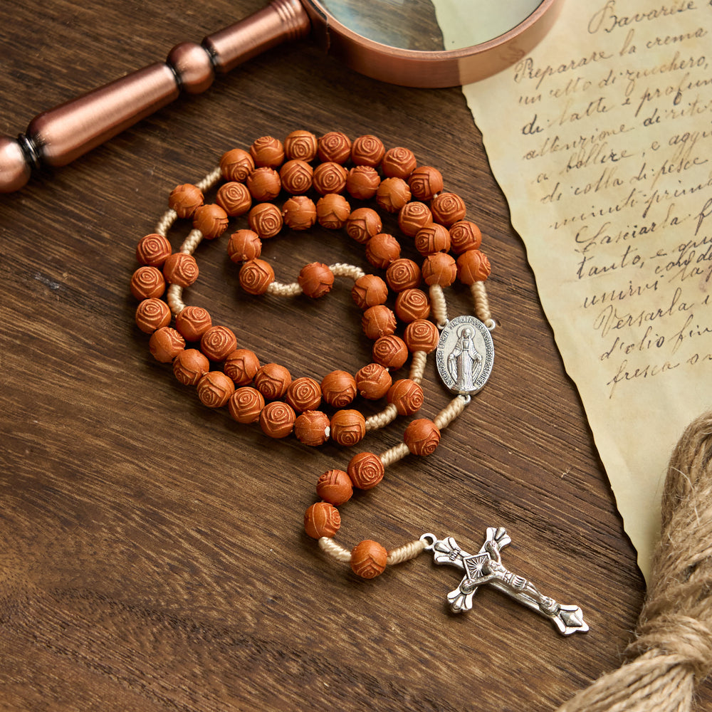 Christianartworkshop Rosario con perline di rosa in ambra intagliata e medaglia miracolosa: Bloom of Devotion - image 1