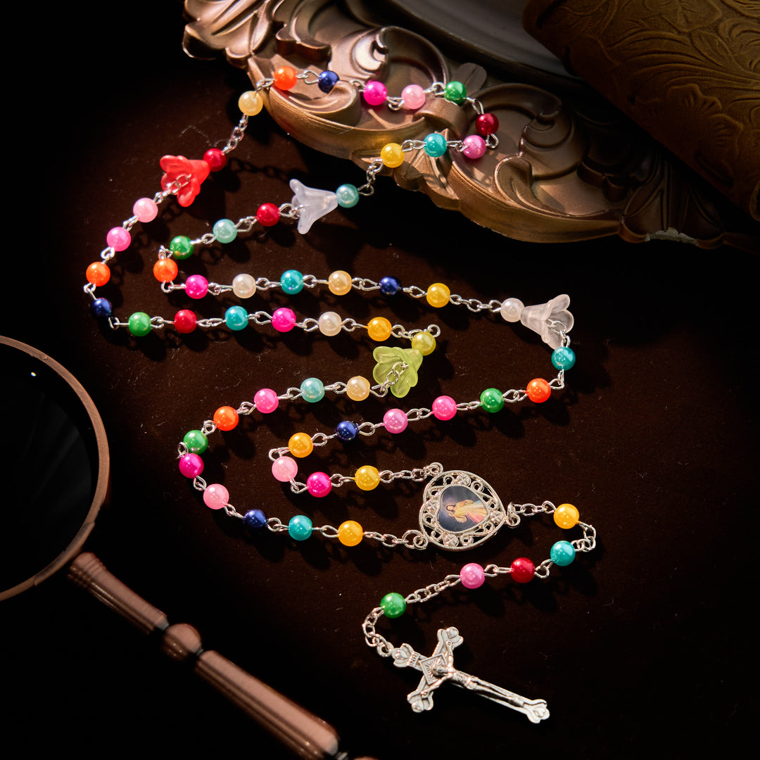 Rosario artigianale con perline arcobaleno colorate e vivaci di Christianartworkshop , medaglia della Divina Misericordia e decorazione a forma di giglio - Divina Misericordia e Crocifisso - image 0