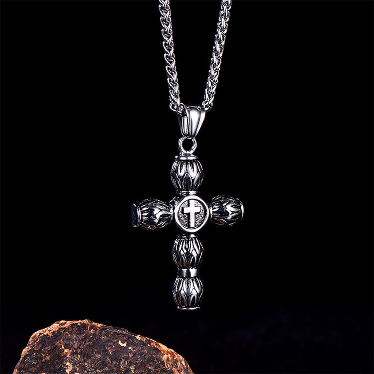 Collana con croce cilindrica spessa e motivo a fiamma Christianartworkshop con emblema centrale in rilievo - image 3