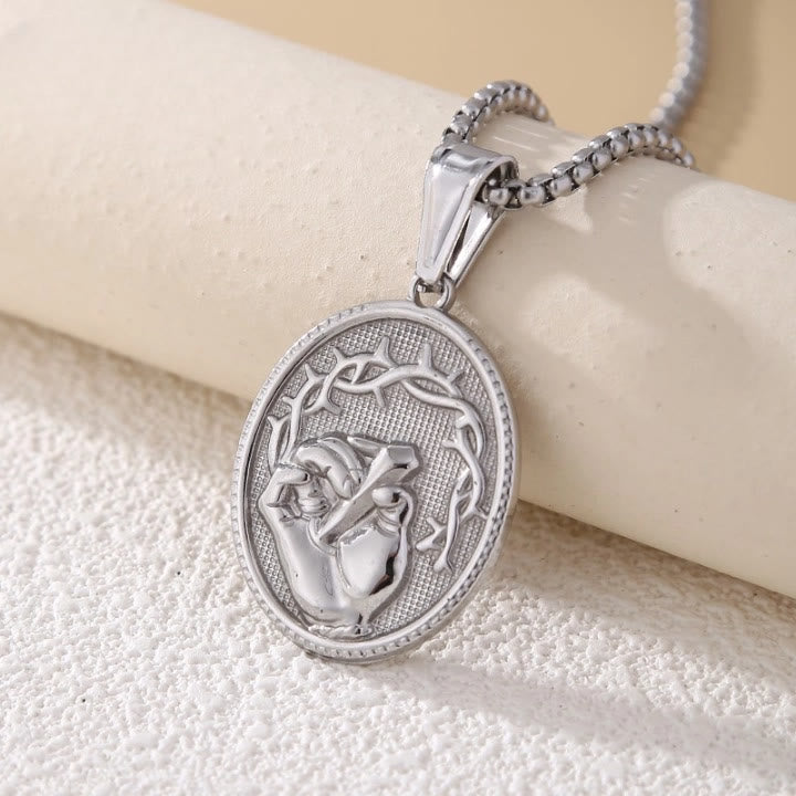 Ciondolo ovale classico inciso a tre toni Christianartworkshop con la mano sacra di Gesù e la corona di spine - Argento - image 2