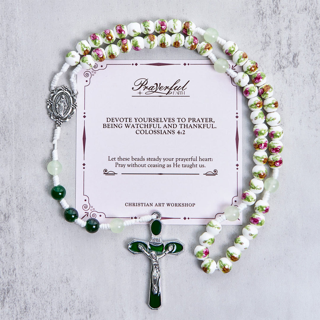 Christianartworkshop Gesù è il dono: rosario fatto a mano con perline floreali e rosa con carta regalo - FEDE IN PREGHIERA - image 2