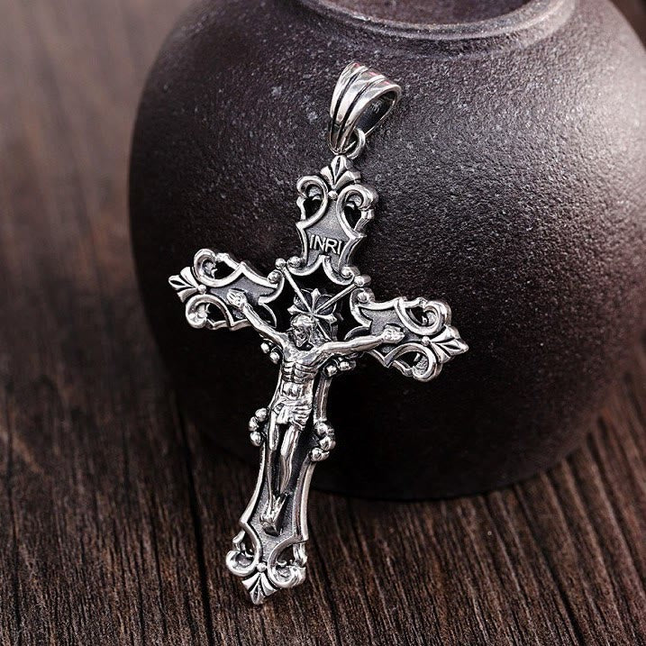 Collana con crocifisso rustico in bronzo e argento Christianartworkshop in S925: una testimonianza di fede - image 2