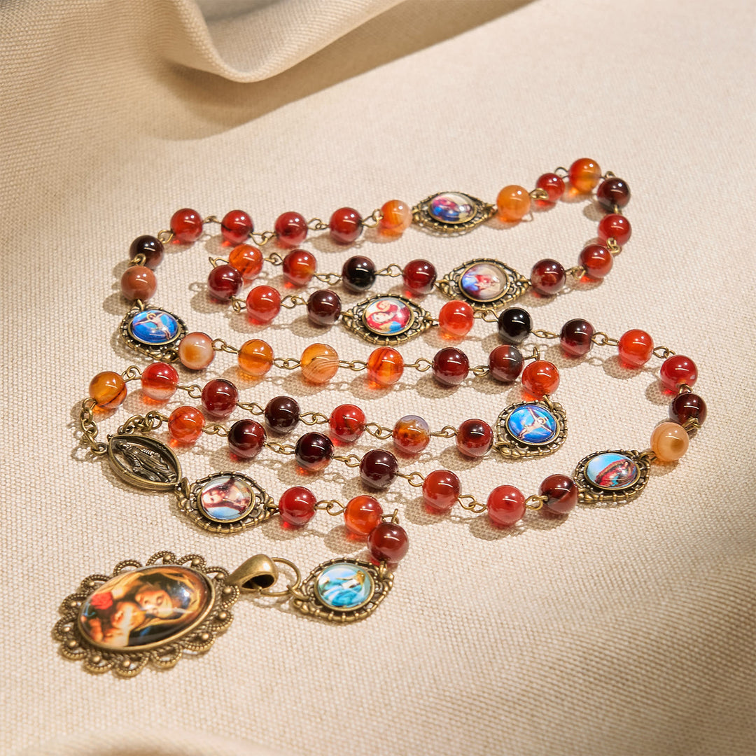 Christianartworkshop: Medaglia della Madonna e rosario con simboli dei santi in perle di agata marrone. - Medaglia della Madonna con Bambino - image 0