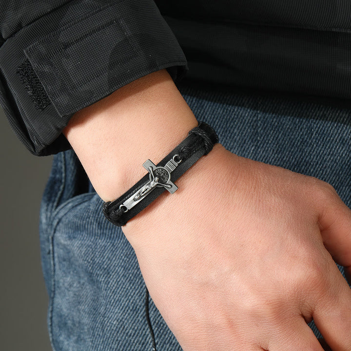 Bracciale regolabile in pelle marrone o nera in stile classico Christianartworkshop con crocifisso - image 2