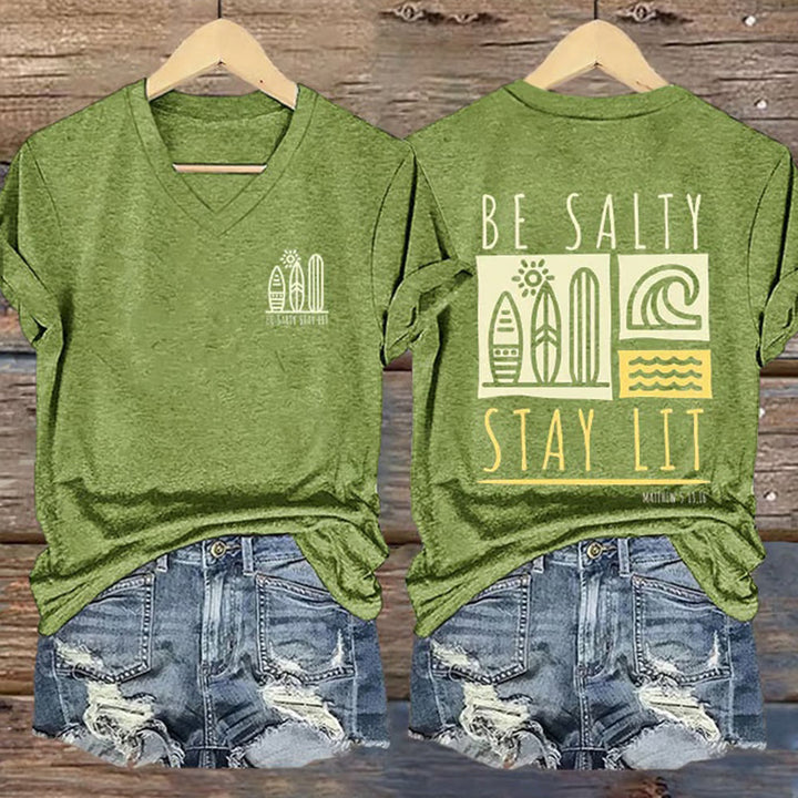 Christianartworkshop Maglietta casual con scollo a V e stampa Be Salty Stay Lit da donna - Verde - 4XL - image 2