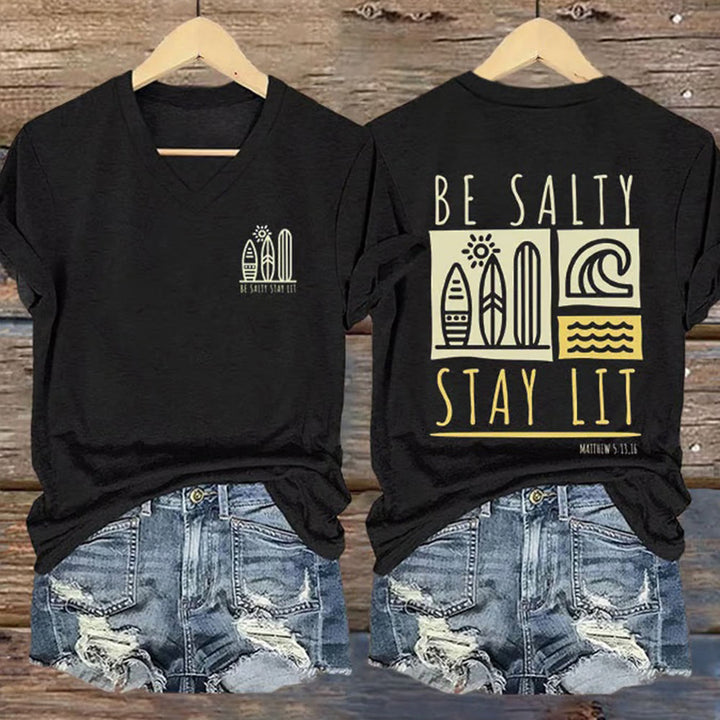 Christianartworkshop Maglietta casual con scollo a V e stampa Be Salty Stay Lit da donna - Nero - 4XL - image 0