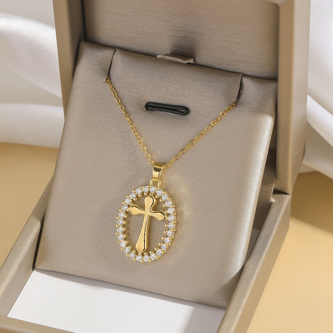 Christianartworkshop Elegante collana con croce ovale e alone di cristallo: un prezioso dono di fede - image 1