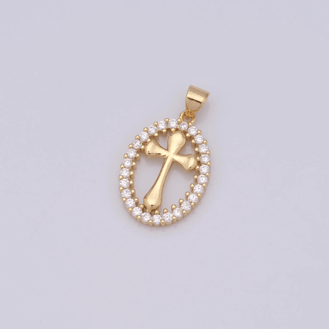 Christianartworkshop Elegante collana con croce ovale e alone di cristallo: un prezioso dono di fede - image 4