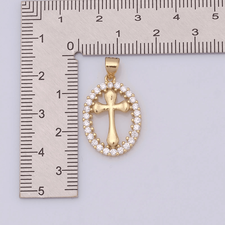 Christianartworkshop Elegante collana con croce ovale e alone di cristallo: un prezioso dono di fede - image 6